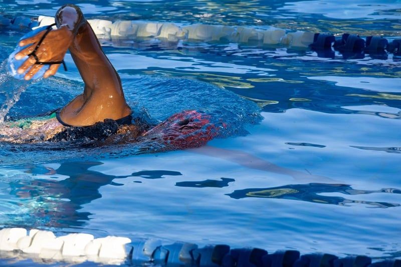 Piscine hors sol nettoyage : la méthode simple pour une eau impeccable