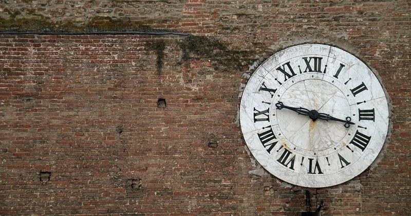 Comment reconnaître une vraie horloge des années 50 ?