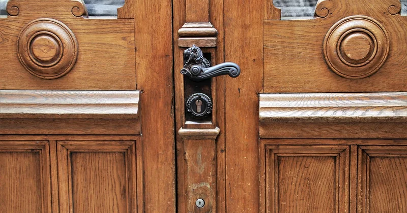 Faut-il fermer les portes pour garder la chaleur ?