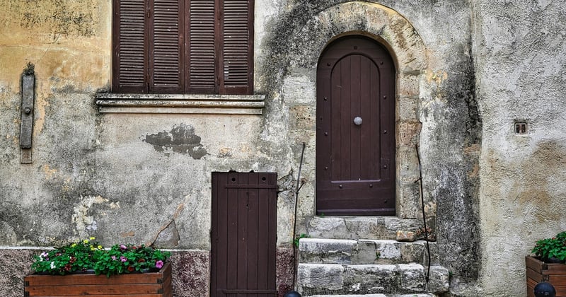 Fermer un escalier pour garder la chaleur : la solution maligne