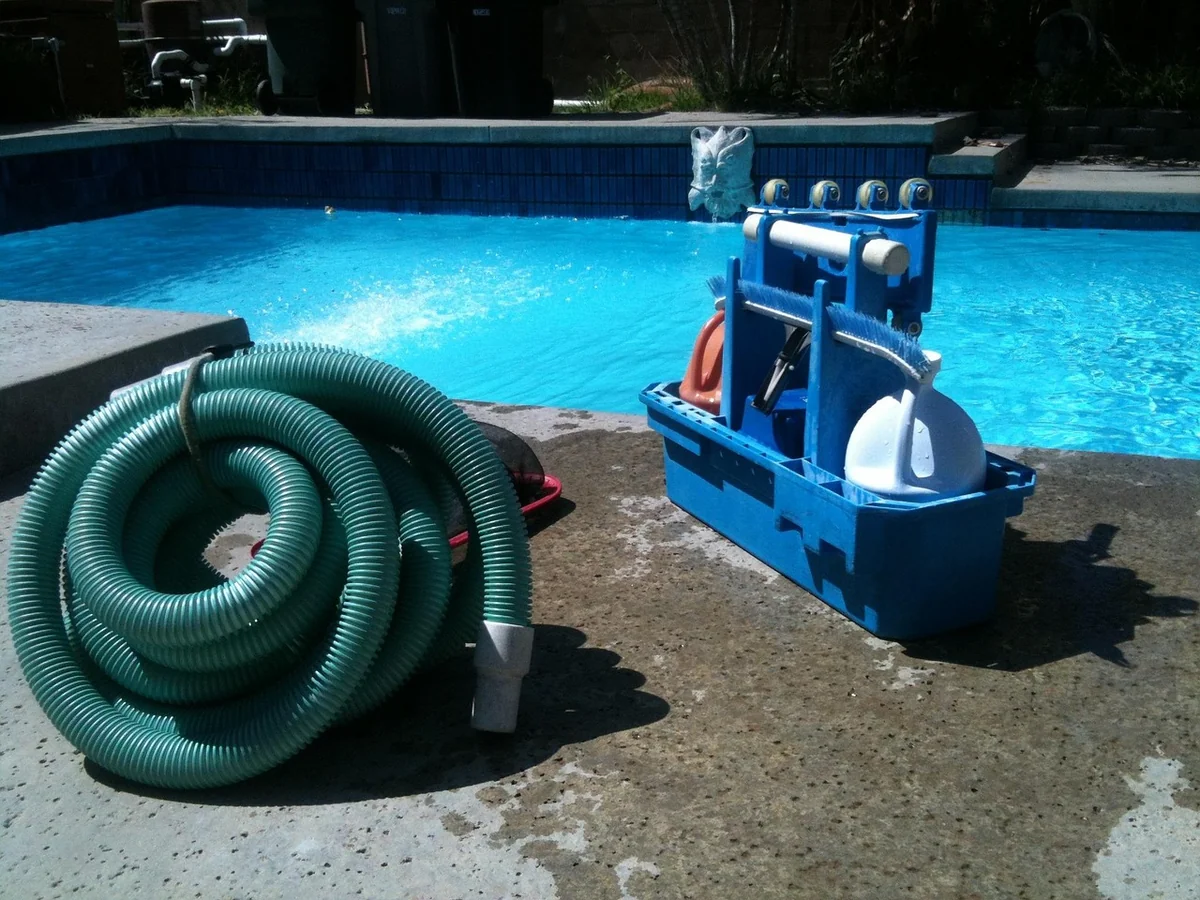 Nettoyage piscine hors sol avant rangement : l'étape qui décide de tout