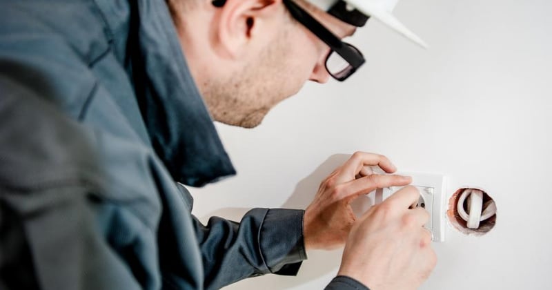 Norme hauteur interrupteur et prise : ce que dit vraiment la réglementation